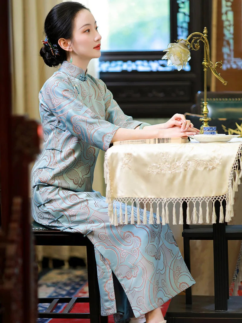 Elegant loose cheongsam with Art Deco pattern and relaxed vintage silhouette