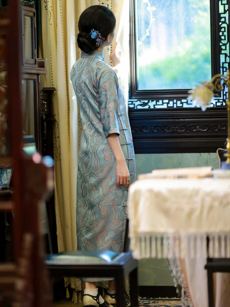 Elegant loose cheongsam with Art Deco pattern and relaxed vintage silhouette