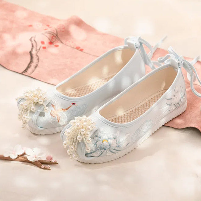 Beaded Curtain | Embroidered Shoes(宫锁珠帘)