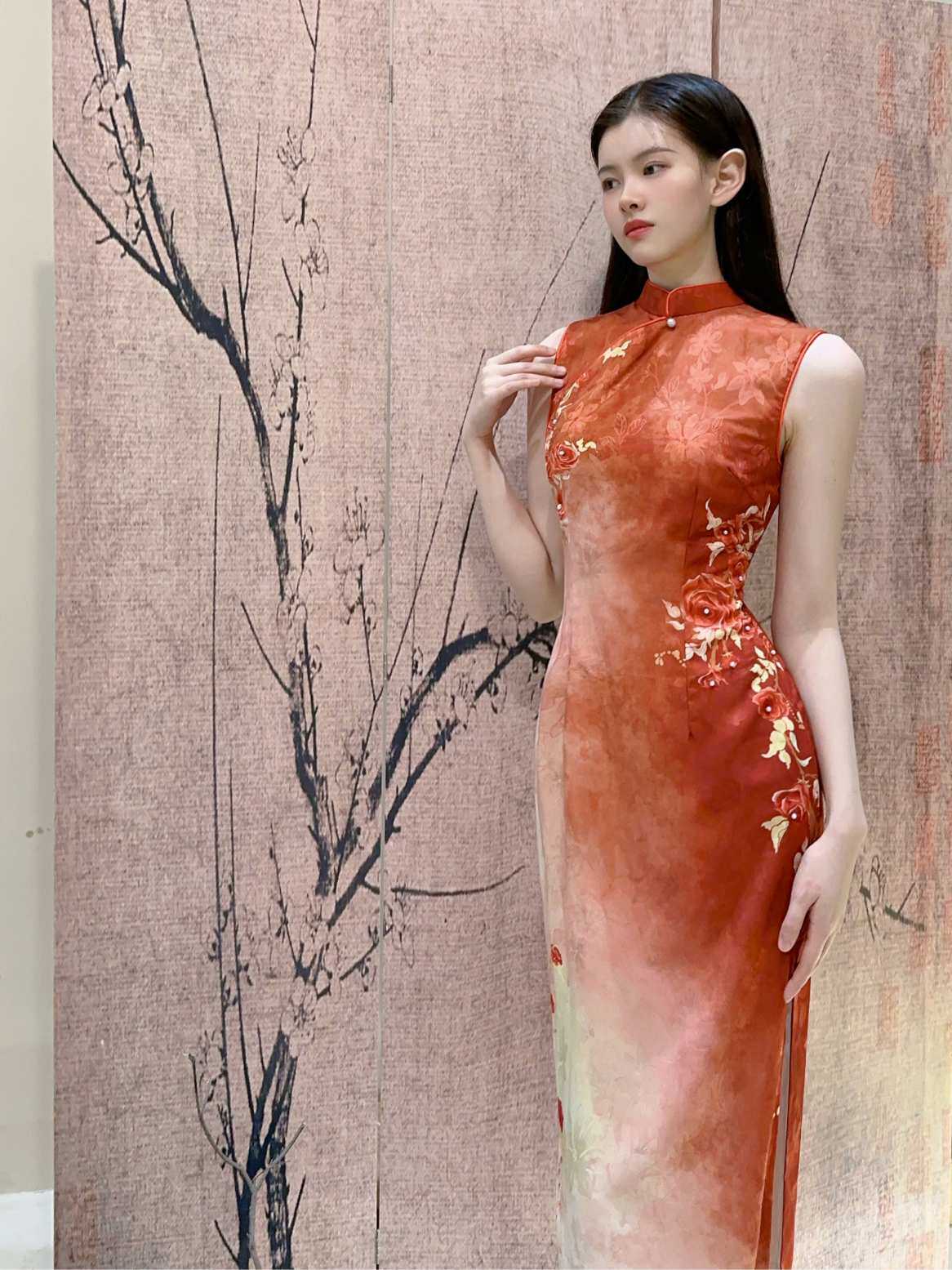 Sleeveless Autumn Gradient Floral Long Cheongsam | Luoshen
