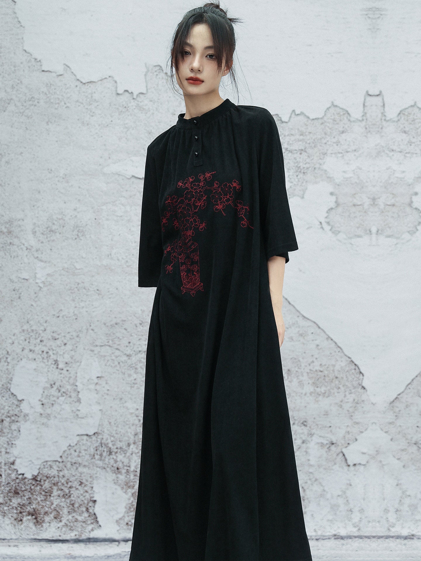 New Chinese Style Embroidered Loose Black Dress - Denglei 灯芯