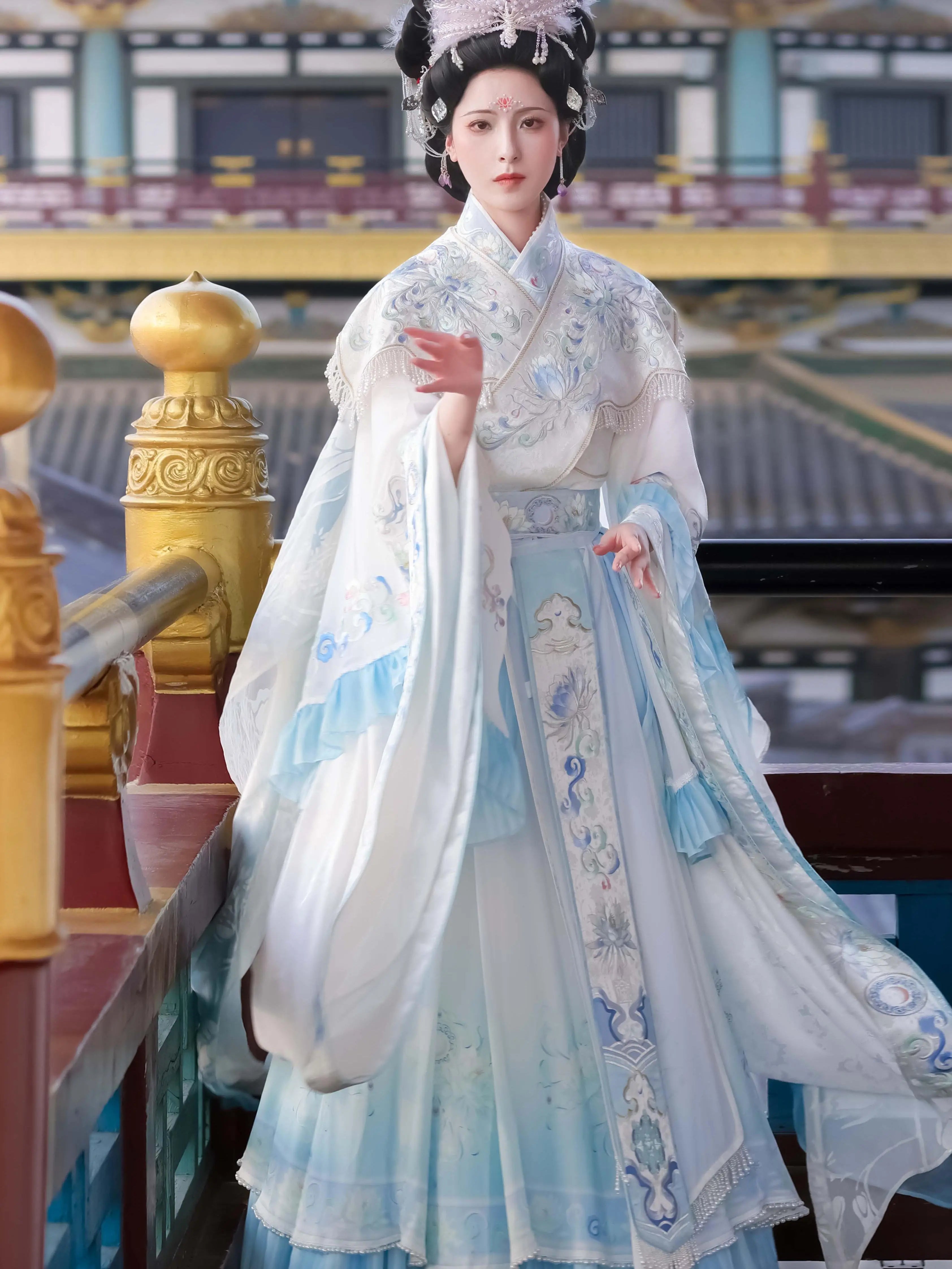 Wei Jin Dynasty Embroidered Qiyao Ruqun Hanfu | Moon Goddess 月神