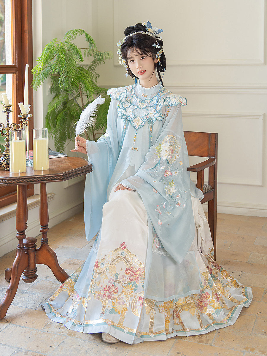 Ming Dynasty Hanfu Set with Cloud Collar & Mamian Skirt | Crescent 半月霜