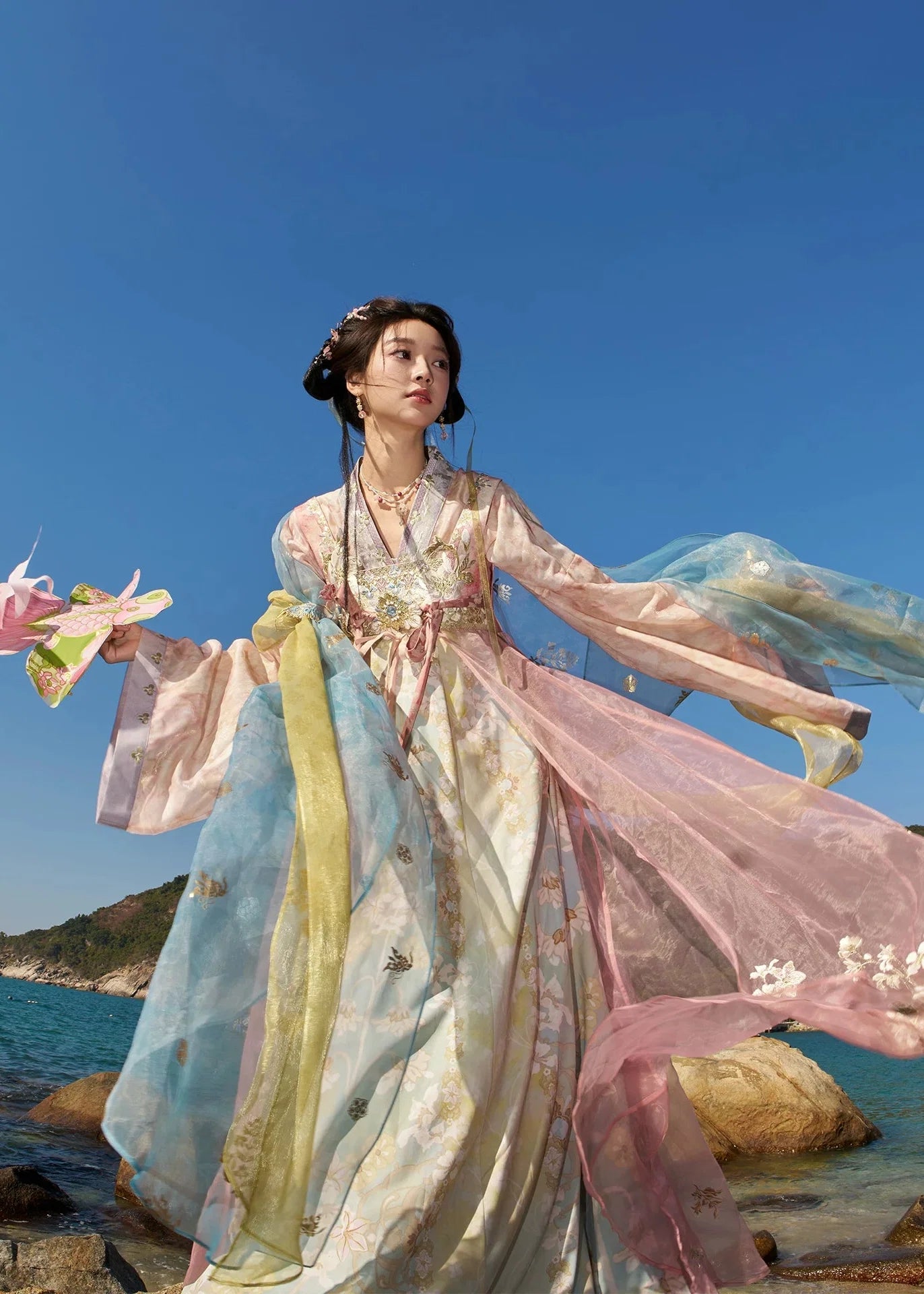 Orioles & Flowers | 3-Piece Embroidered Hanfu (莺花里)