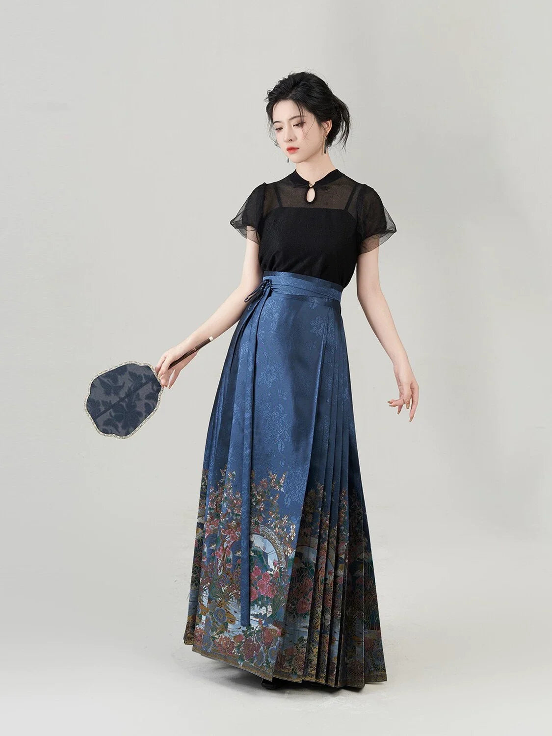 Chinese Blouse & Mamian Skirt Outfit | Mirror in the Water 水月镜花