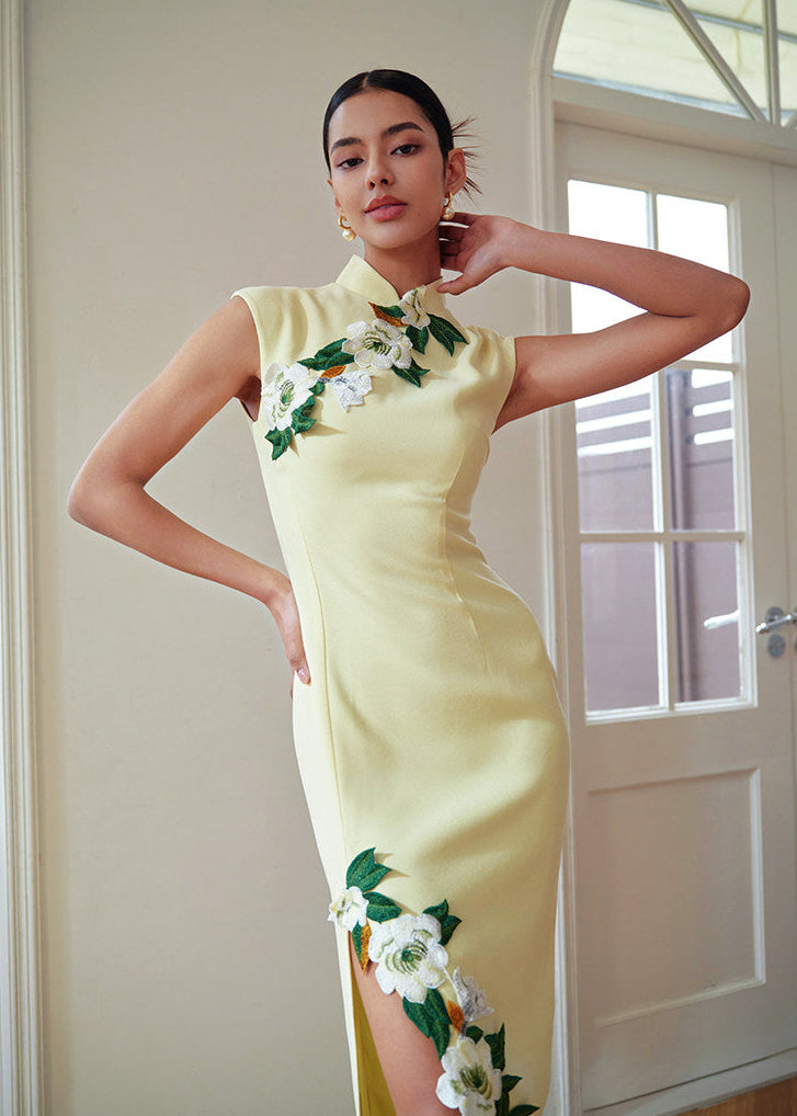 Apricot Rain | Embroidered High-End Modern Qipao (杏雨绣春)