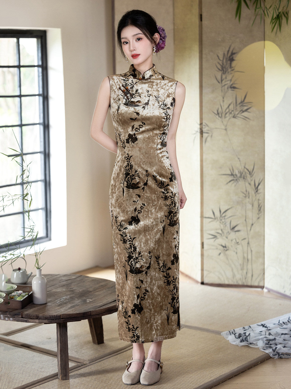 Sleeveless Gold Velvet Long Cheongsam | Jinyi