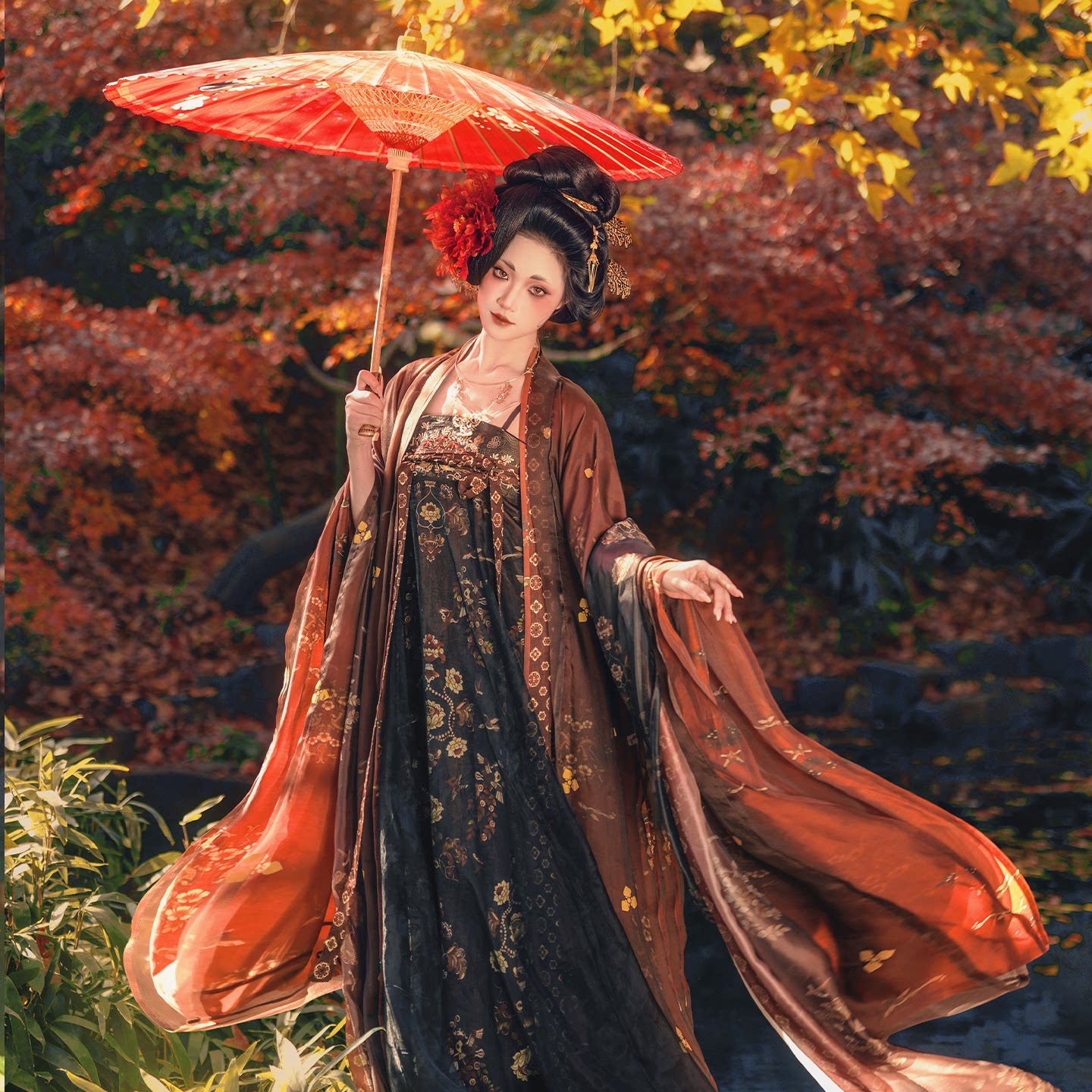 Pipa Lady | Late Tang Dynasty Qixiong Ruqun Hanfu Set with Grand Sleeve Robe