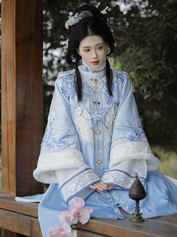 Ming Dynasty Hanfu Set with Embroidered Robe & Mamian Skirt | Yudie 玉蝶