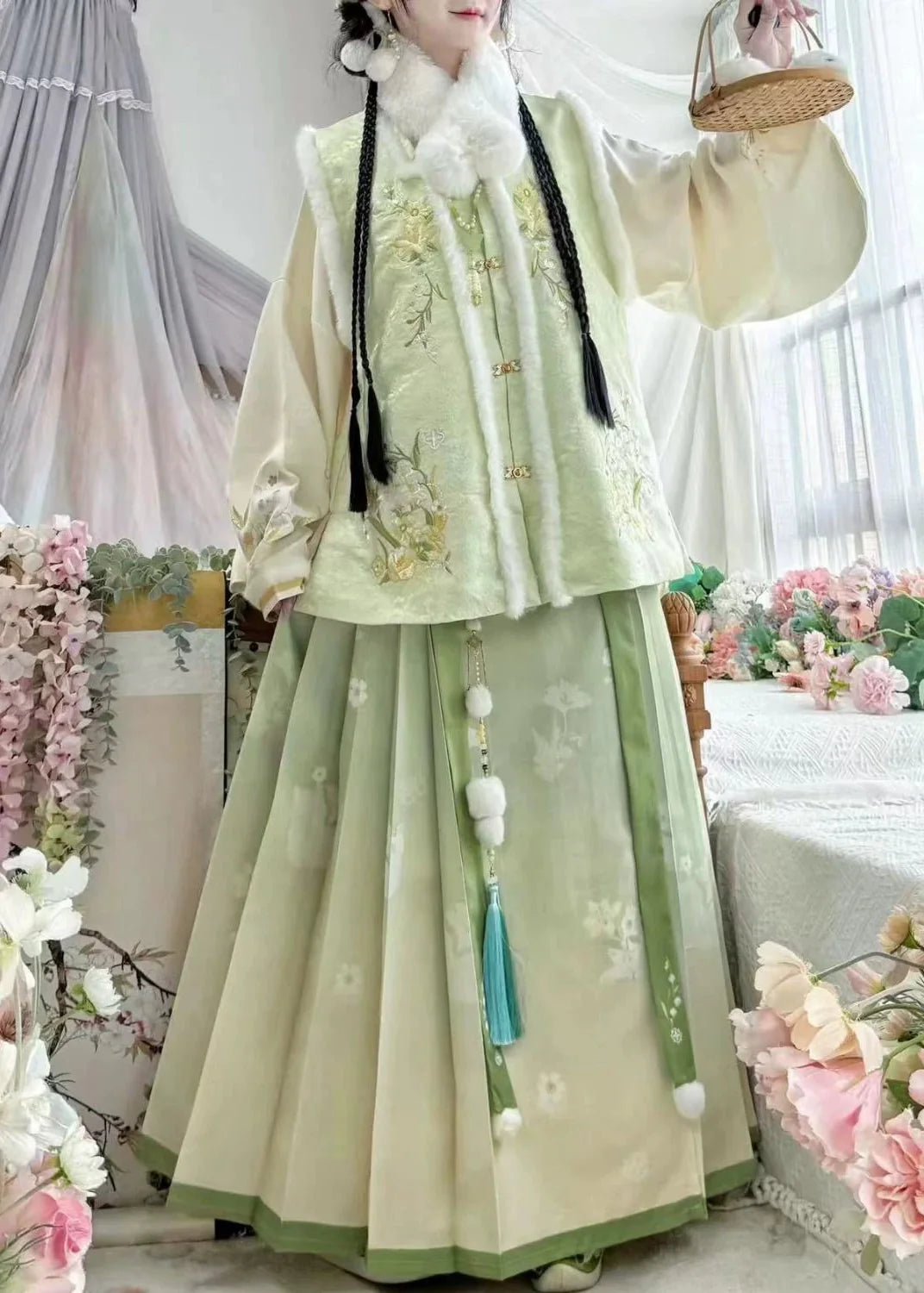 Courtyard Lilies | 3-Piece Plus Hanfu (庭前百合)