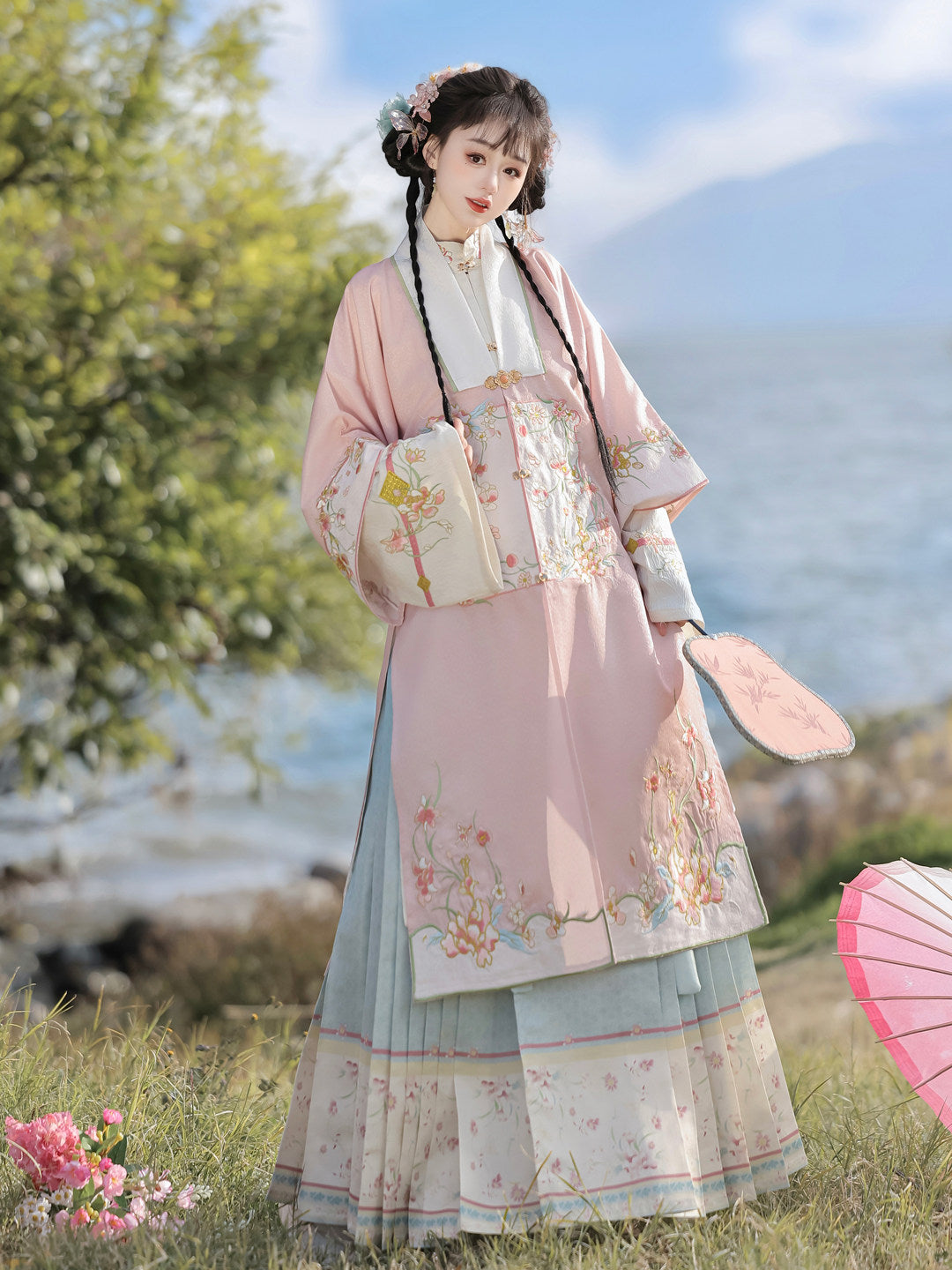 Ming Dynasty Hanfu Set with Robe & Mamian Skirt | Mid Spring 春意浓