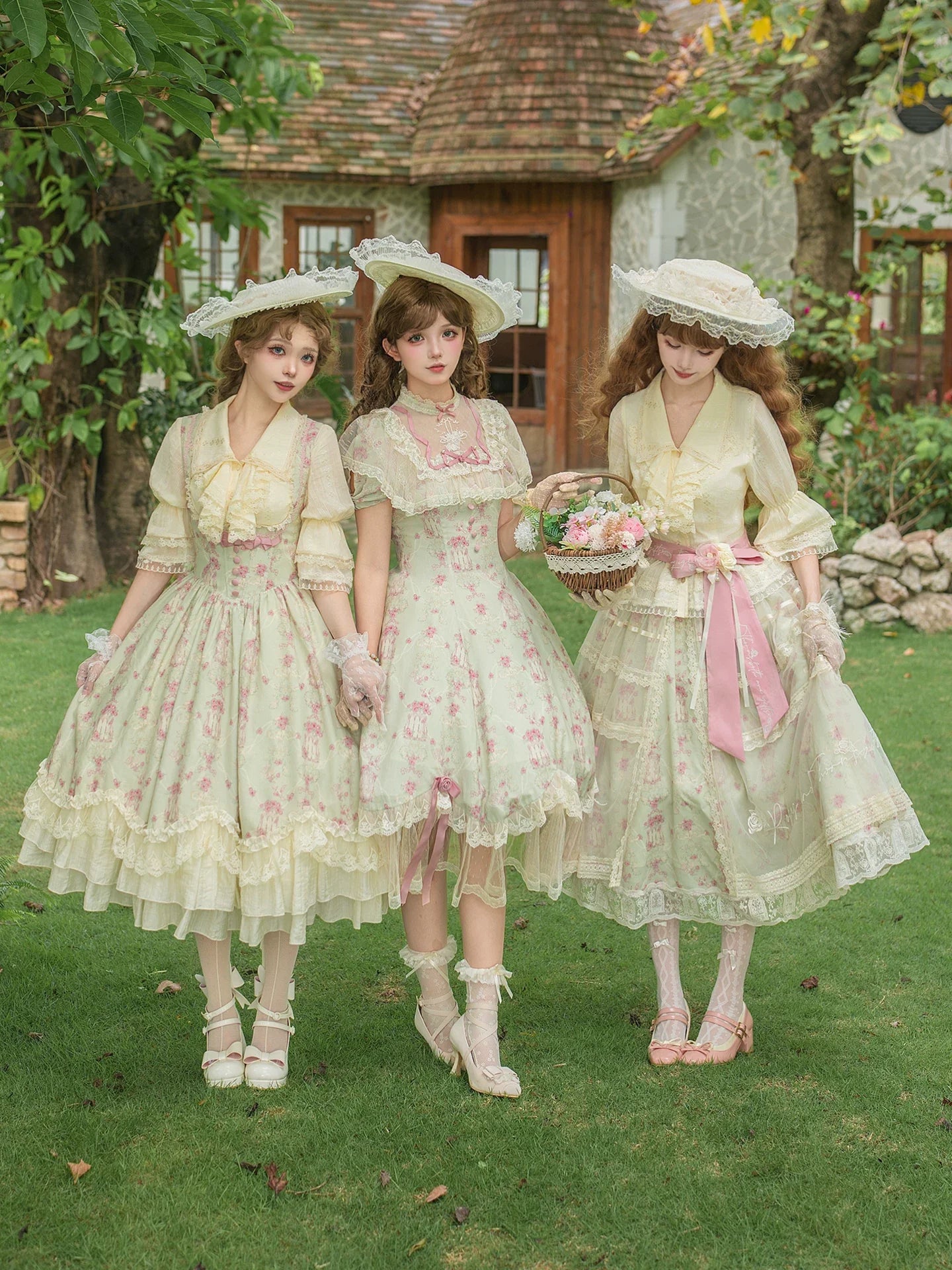 Wind Swept Roses - Classic Lolita Rose Printed Dress Set, Petal Hem