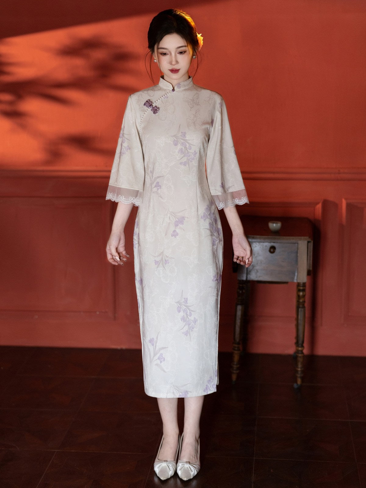 Mid Sleeve Floral Relaxed Cut Cheongsam | Moonlight Porcelain