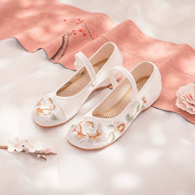 Flower Bouquet | Embroidered Shoes (花束子)