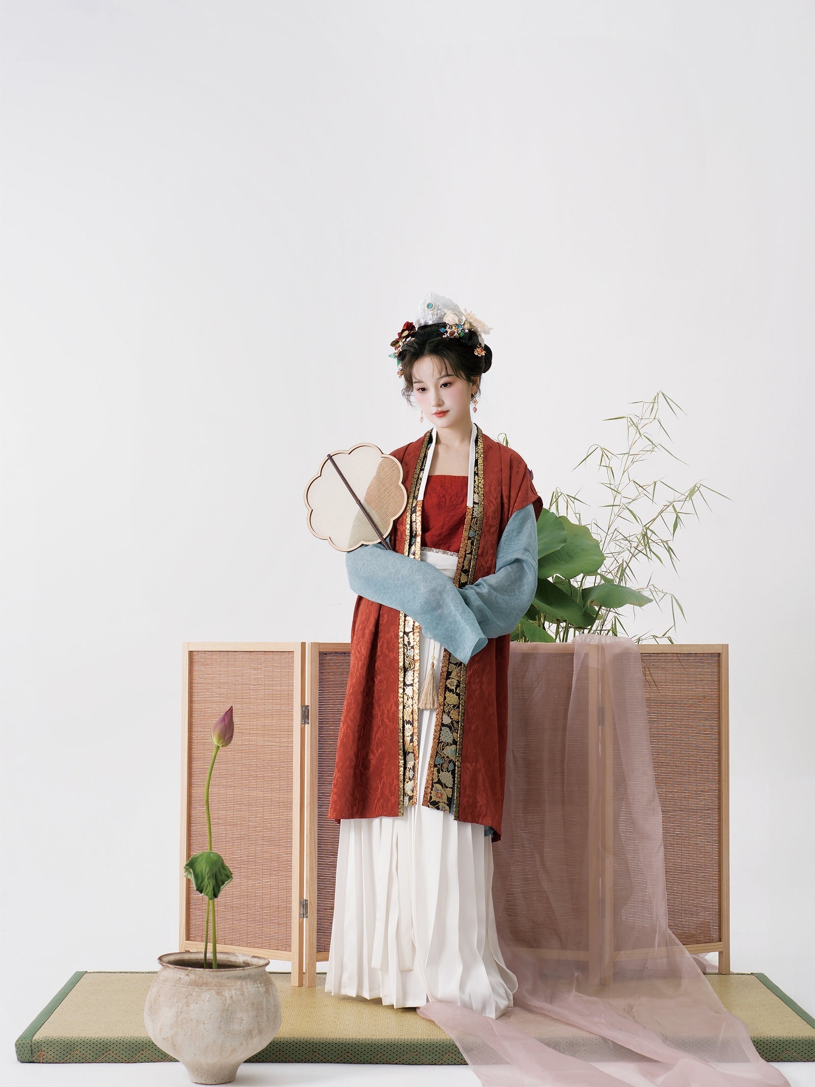 Serenade of Peaceful Joy 清平乐 Northern Song Dynasty Brocade Trim Changshan Top Bijia Vest & Baidiequn Skirt Set