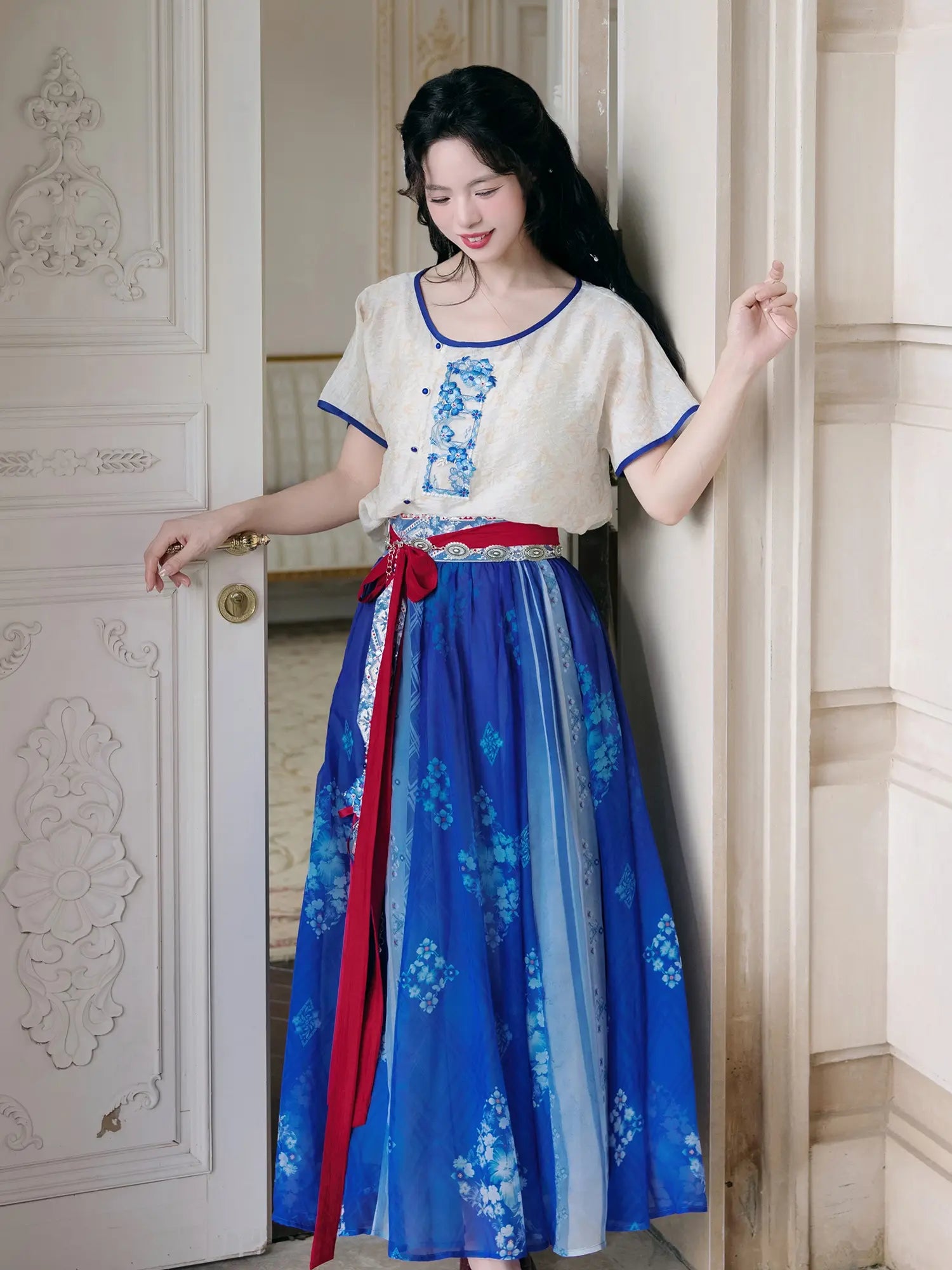 Tang Dynasty Modern Hanfu Skirt with Round Neck Top - Flying Underneath Moon 月下飞花