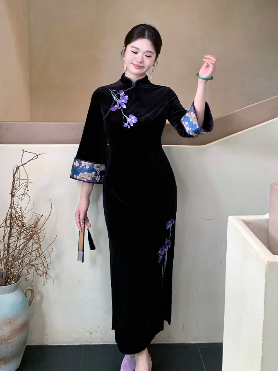 Plus Size Black Long Velvet Sleeves Qipao With Purple Iris