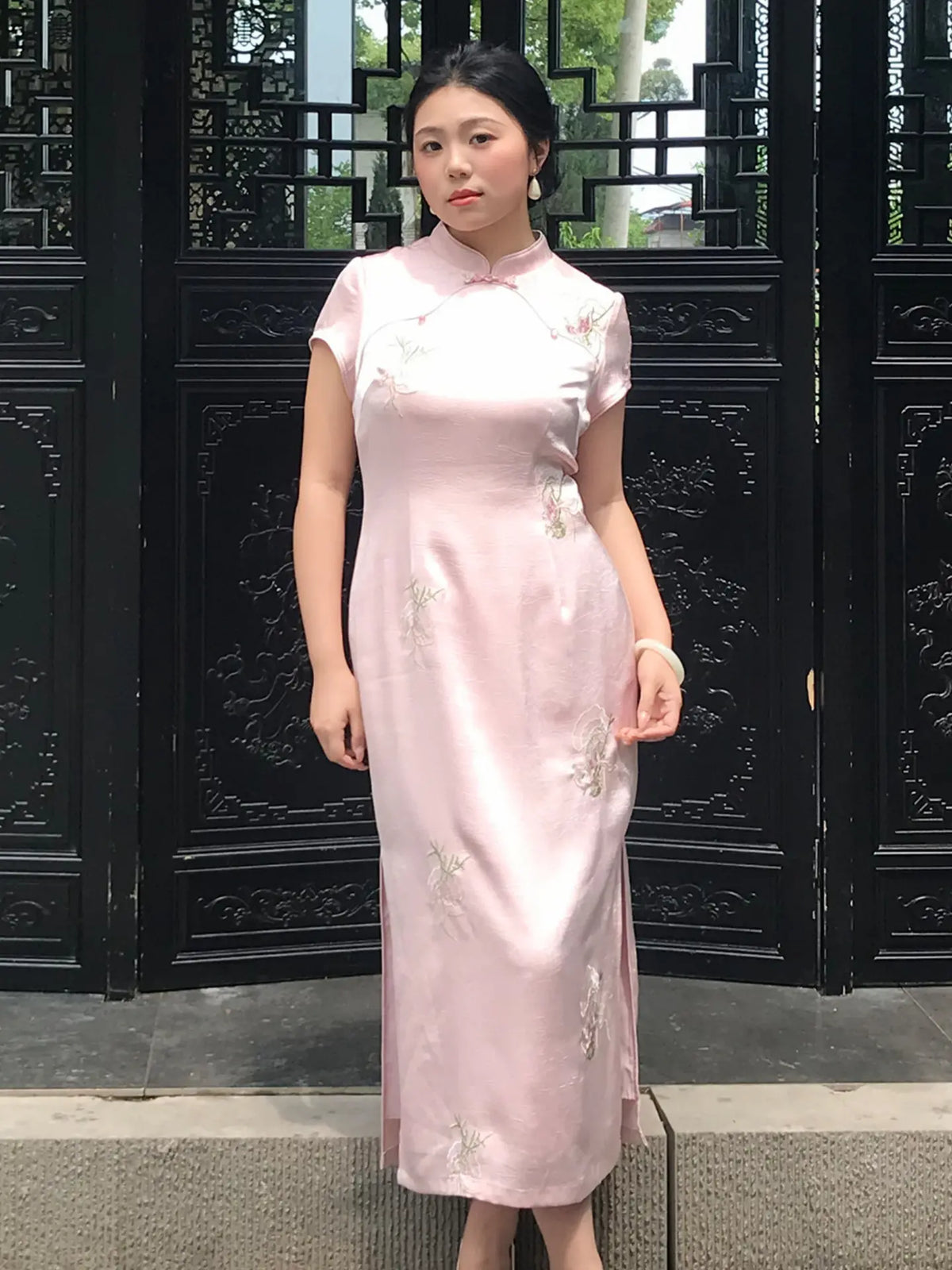 Plus Size Soft Pink Floral Embroidered Qipao