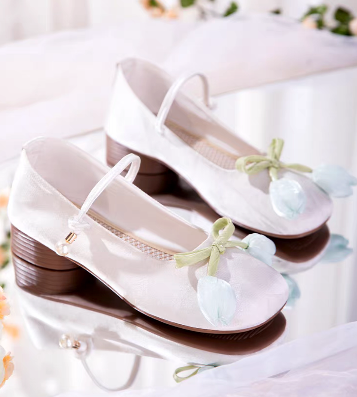 Tulips Traditional Chinese Hanfu Shoes