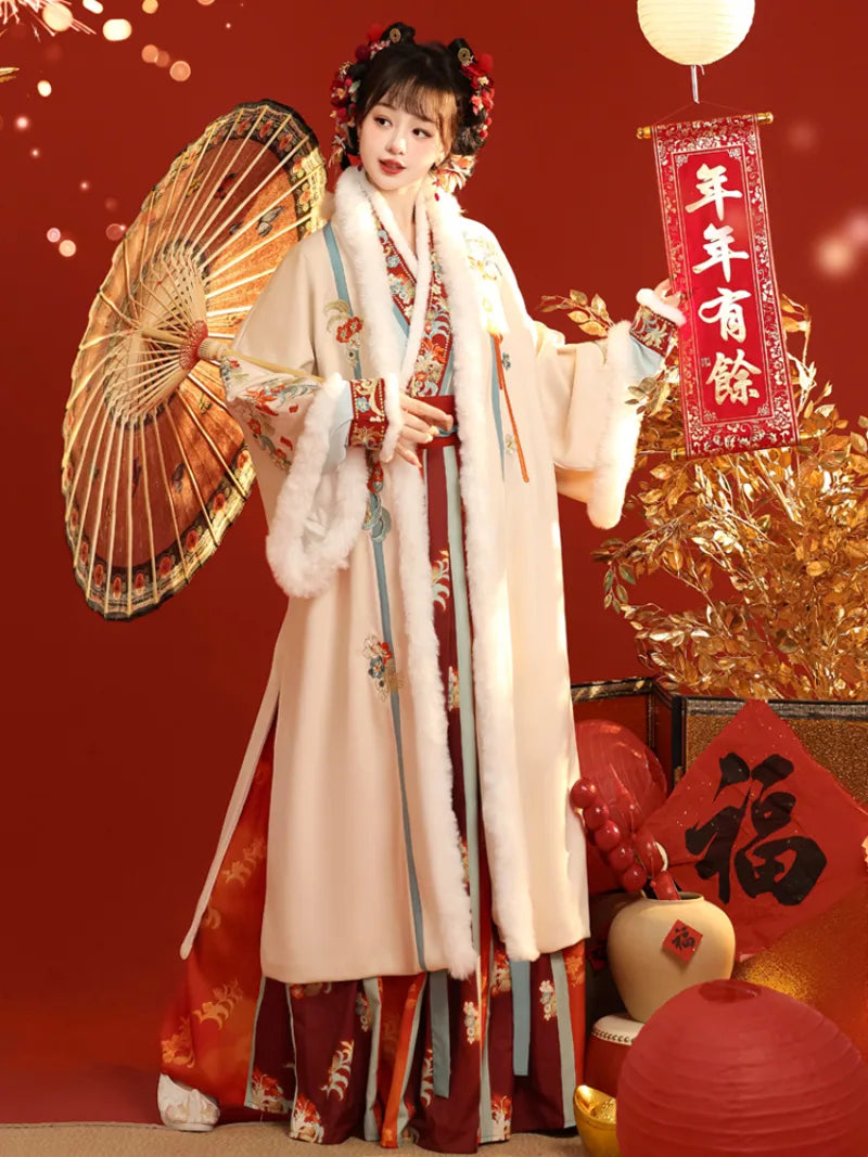 Song dynasty hanfu winter outfit with fur collar embroidery and pleated skirt