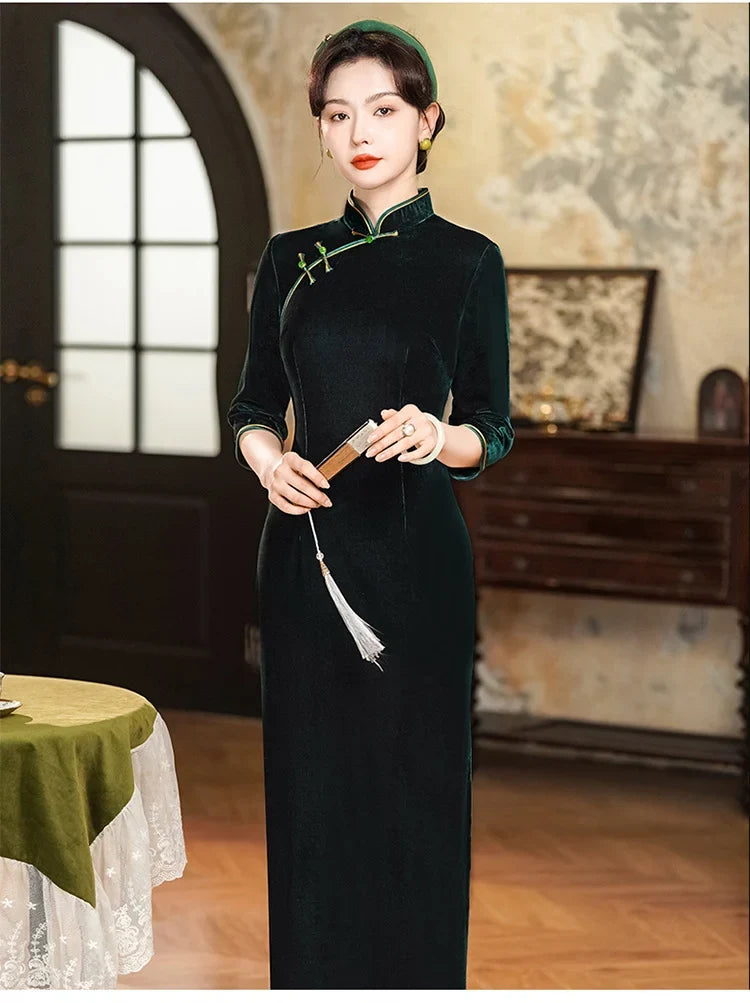 Vintage Emerald Green Velvet Long Sleeves Qipao Dress