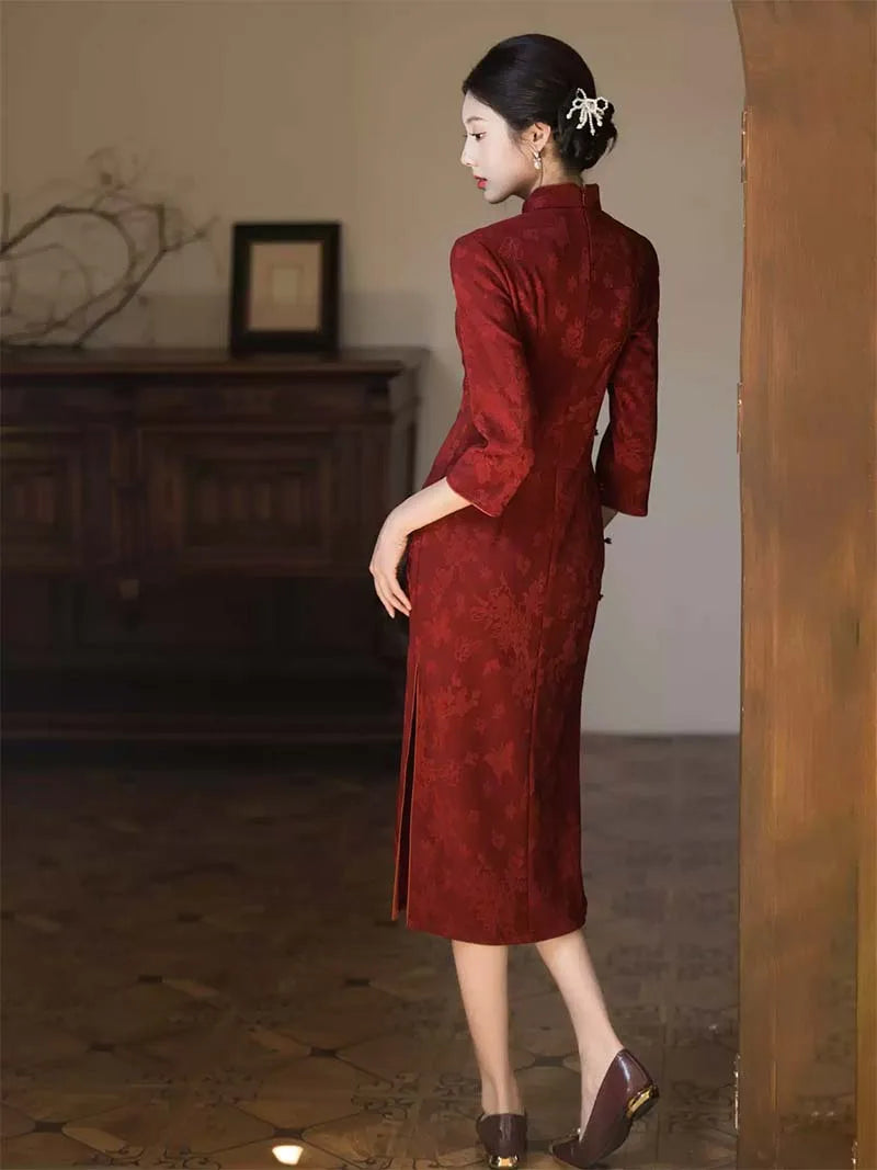 Chinese qipao wedding red dress set, long-sleeve cheongsam bridal gown for autumn and winter engagement, tea ceremony, and wedding celebrations
