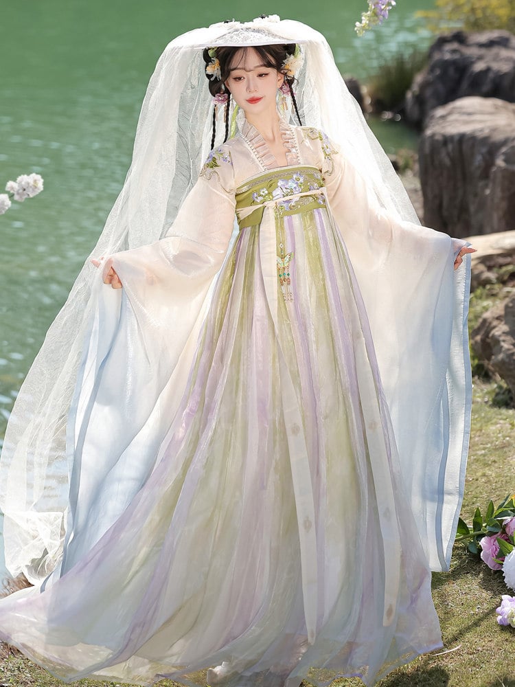 Women’s Hanfu Dress – Light Green Embroidered Qixiong Ruqun Set