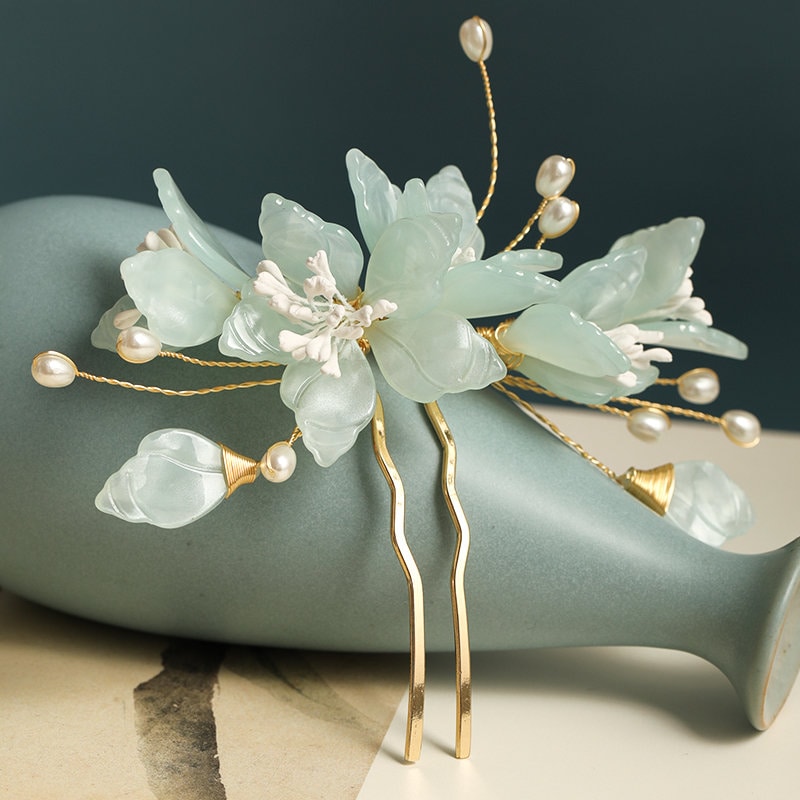 Jade look alike Hairpiece White Champaca