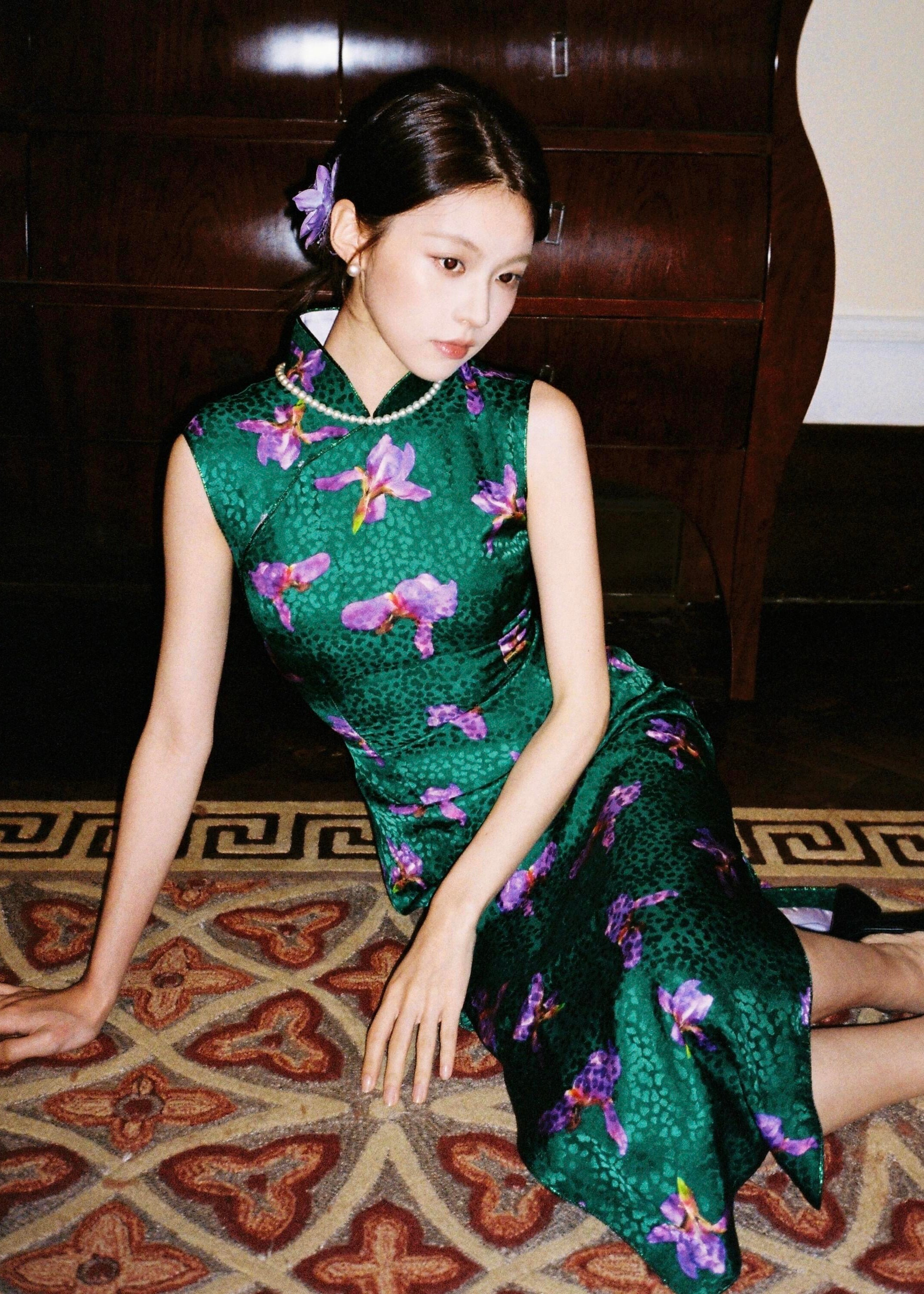 Emerald Irises | High-End Silk Modern Qipao (绿鸢尾)