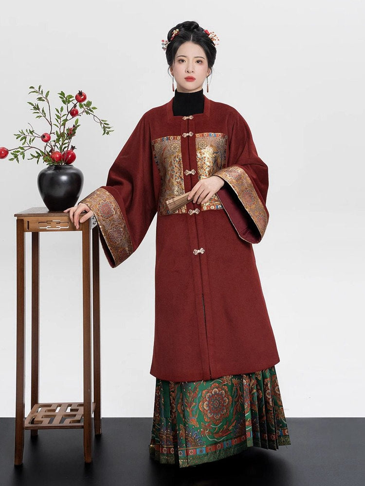 Ming Dynasty Hanfu Outfit for Women – Coat, Inner Top & Mamian Skirt