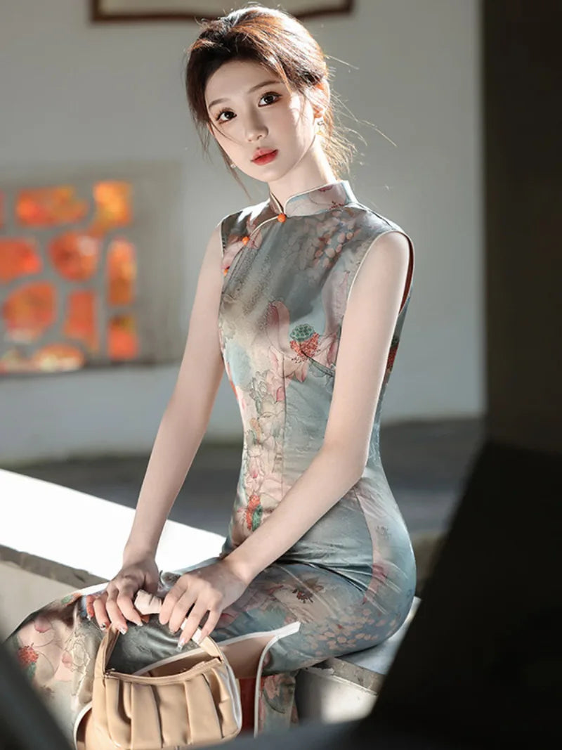 Sleeveless qipao casual mid-length vintage Chinese dress with slim-fit design for young women’s daily summer wear