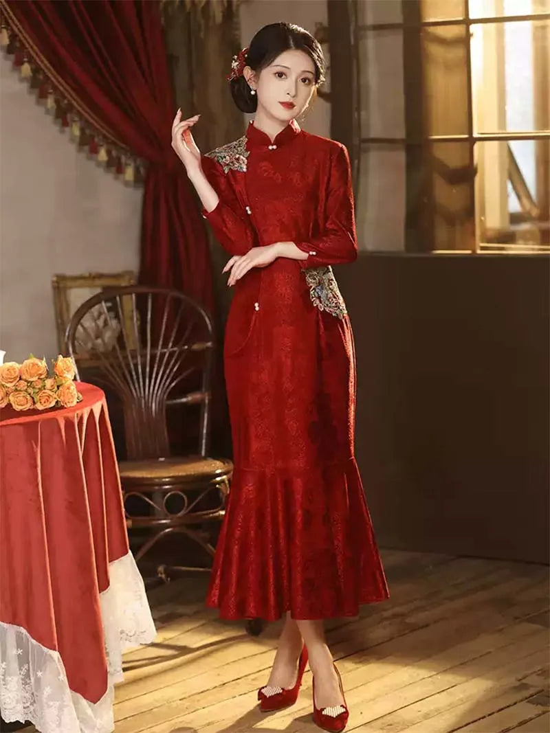 Red embroidered Qipao dress wedding gown, elegant Chinese cheongsam with fishtail design for brides in engagement or banquet, new style