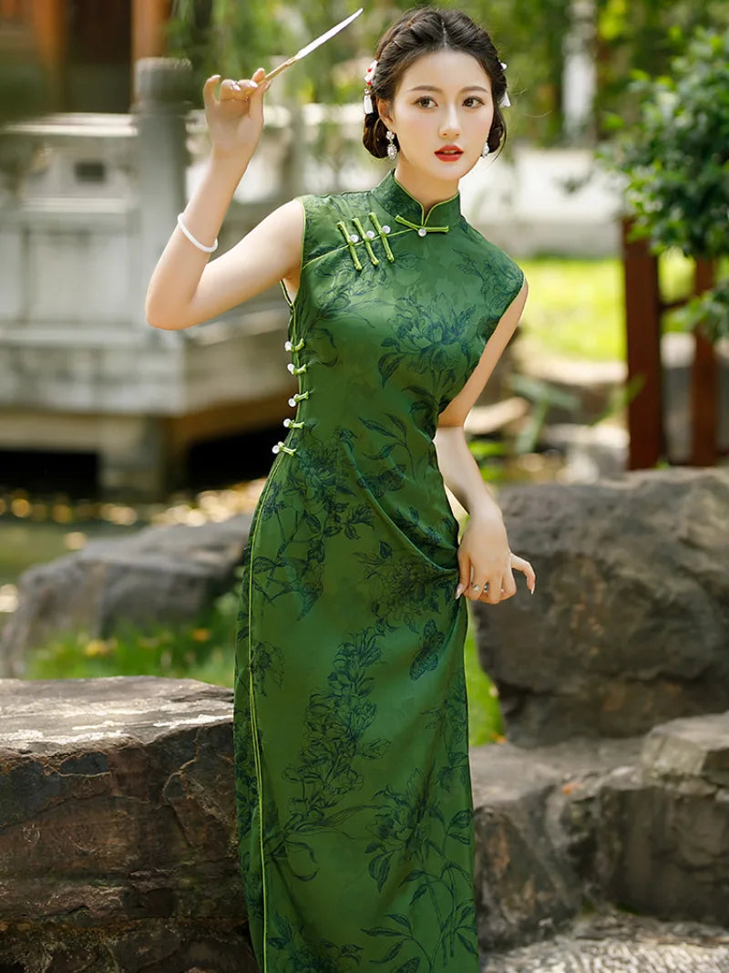 Sleeveless qipao green elegant vintage Chinese dress with high-end spring design and modern refined charm