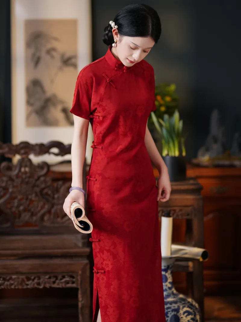 Red cheongsam one-piece traditional Chinese dress with full open-front design and youthful vintage Republic style for daily wear