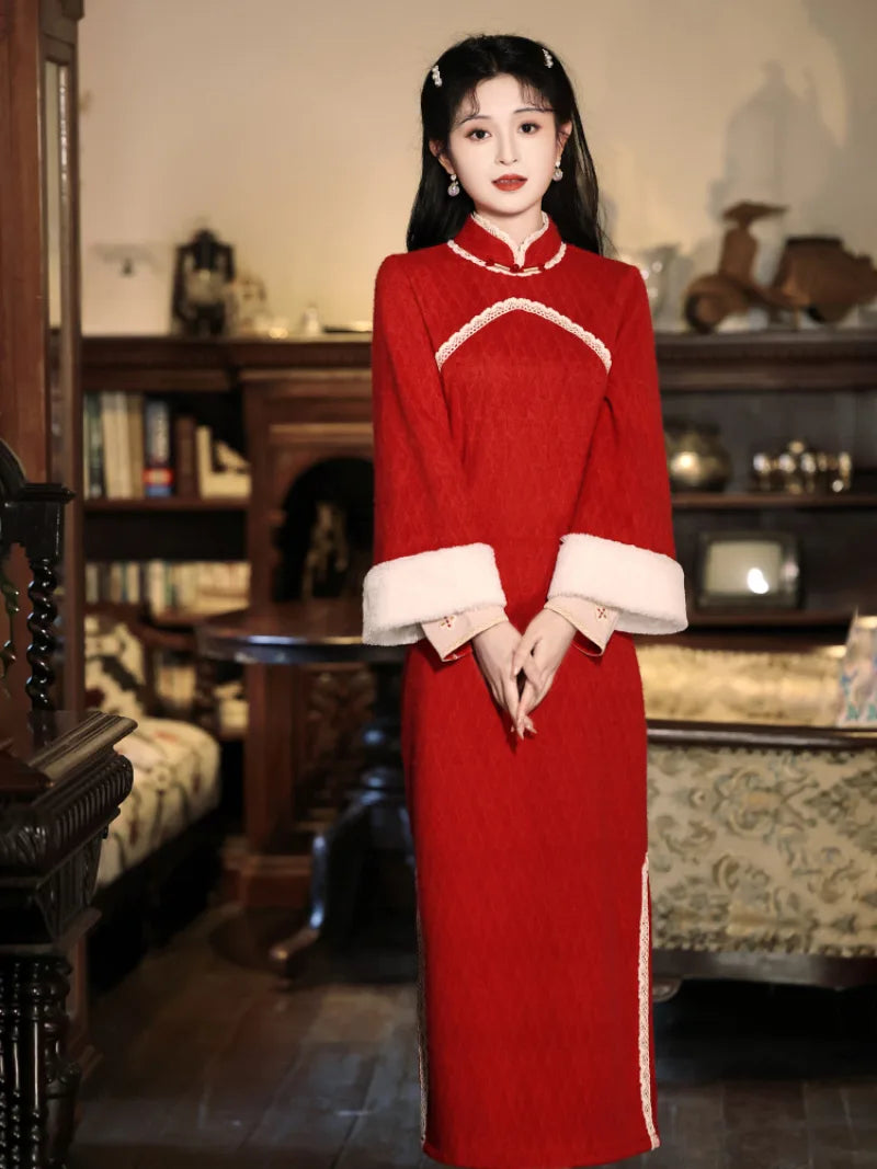 Warm Chinese qipao winter red set with thickened vest design and elegant waist-slimming cut for festive wear