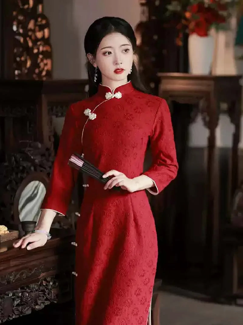 Elegant wedding chinese qipao red for young brides, long sleeve wedding dress, modern traditional autumn bridal gown