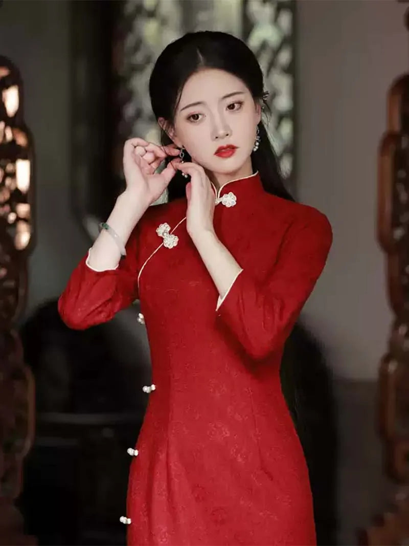 Elegant wedding chinese qipao red for young brides, long sleeve wedding dress, modern traditional autumn bridal gown