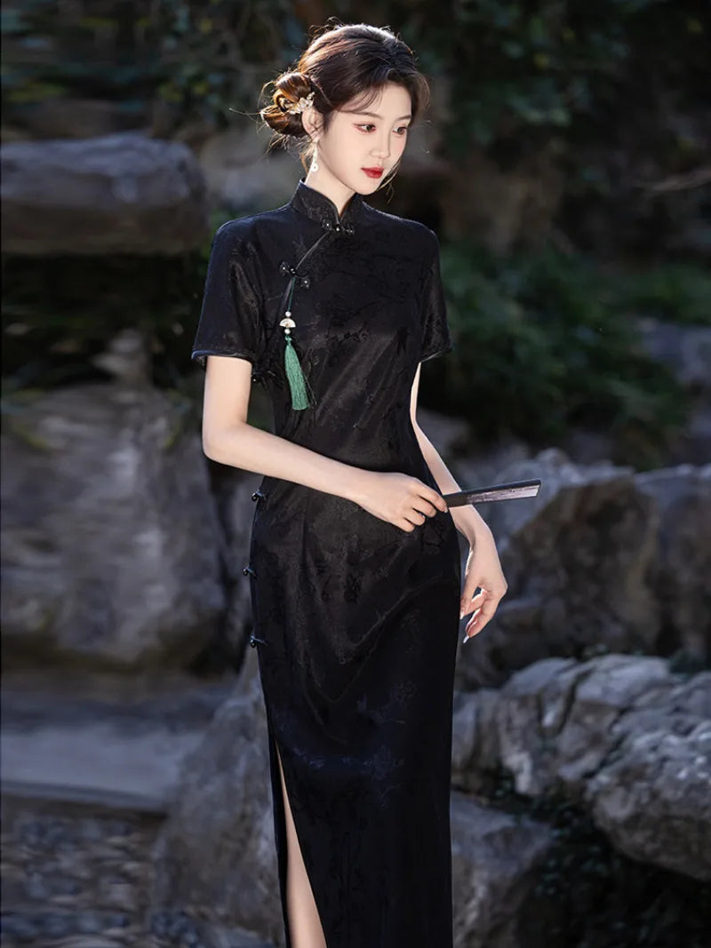 Black Qipao Dress with modern Chinese style and slim fit design