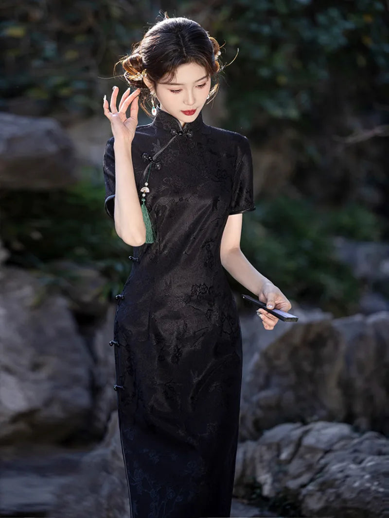 Black Qipao Dress with modern Chinese style and slim fit design