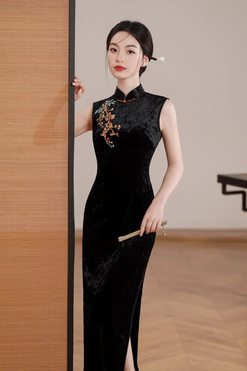 Black Modern Velvet Sleeveless Embroidered Qipao