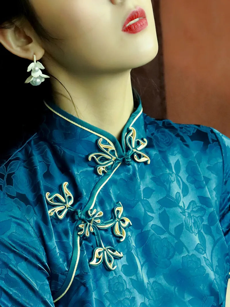 Blue Cheongsam dress with vintage Shanghai style, slim fit design and elegant side slit