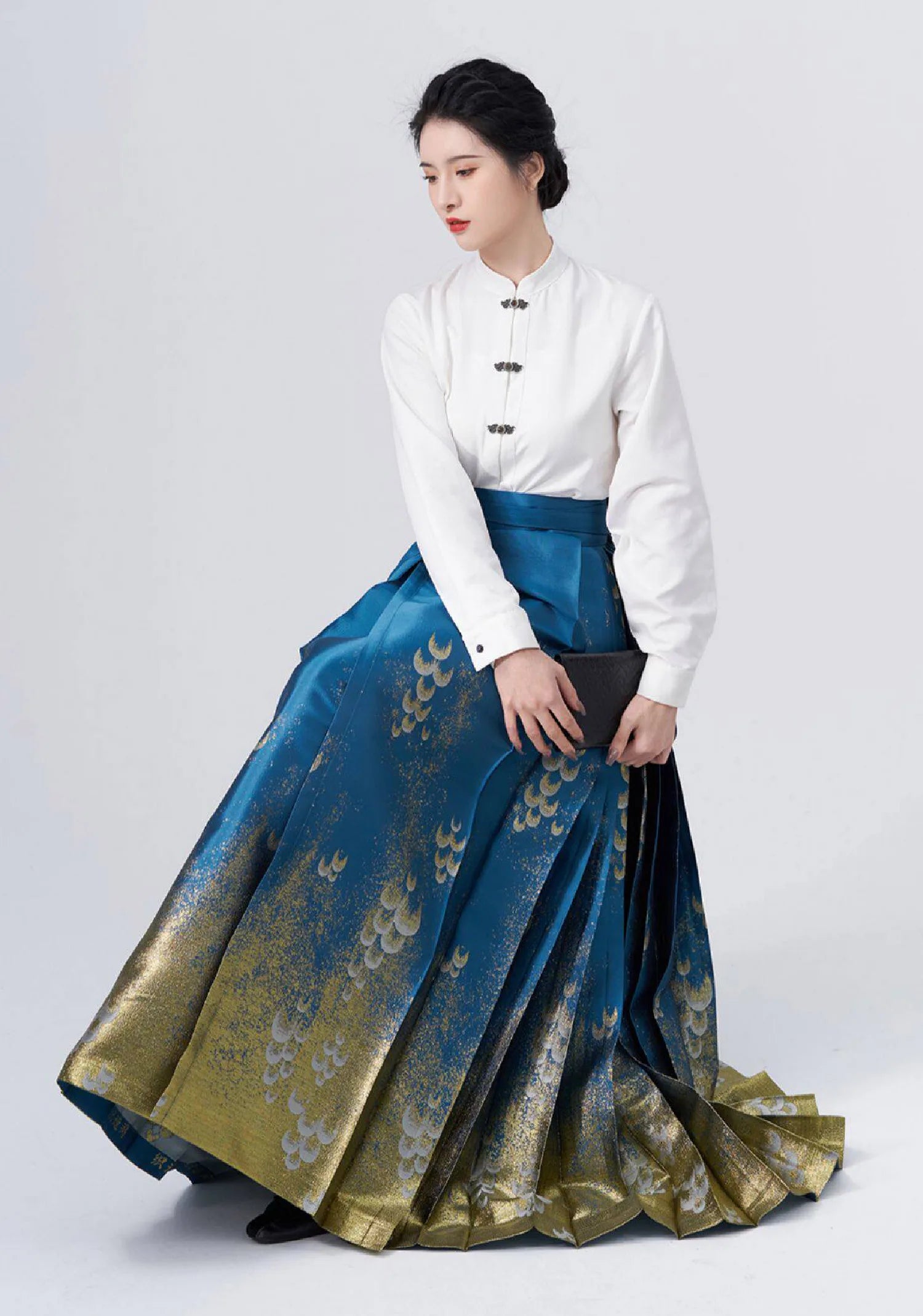 Elegant Chinese Horse Face Skirt