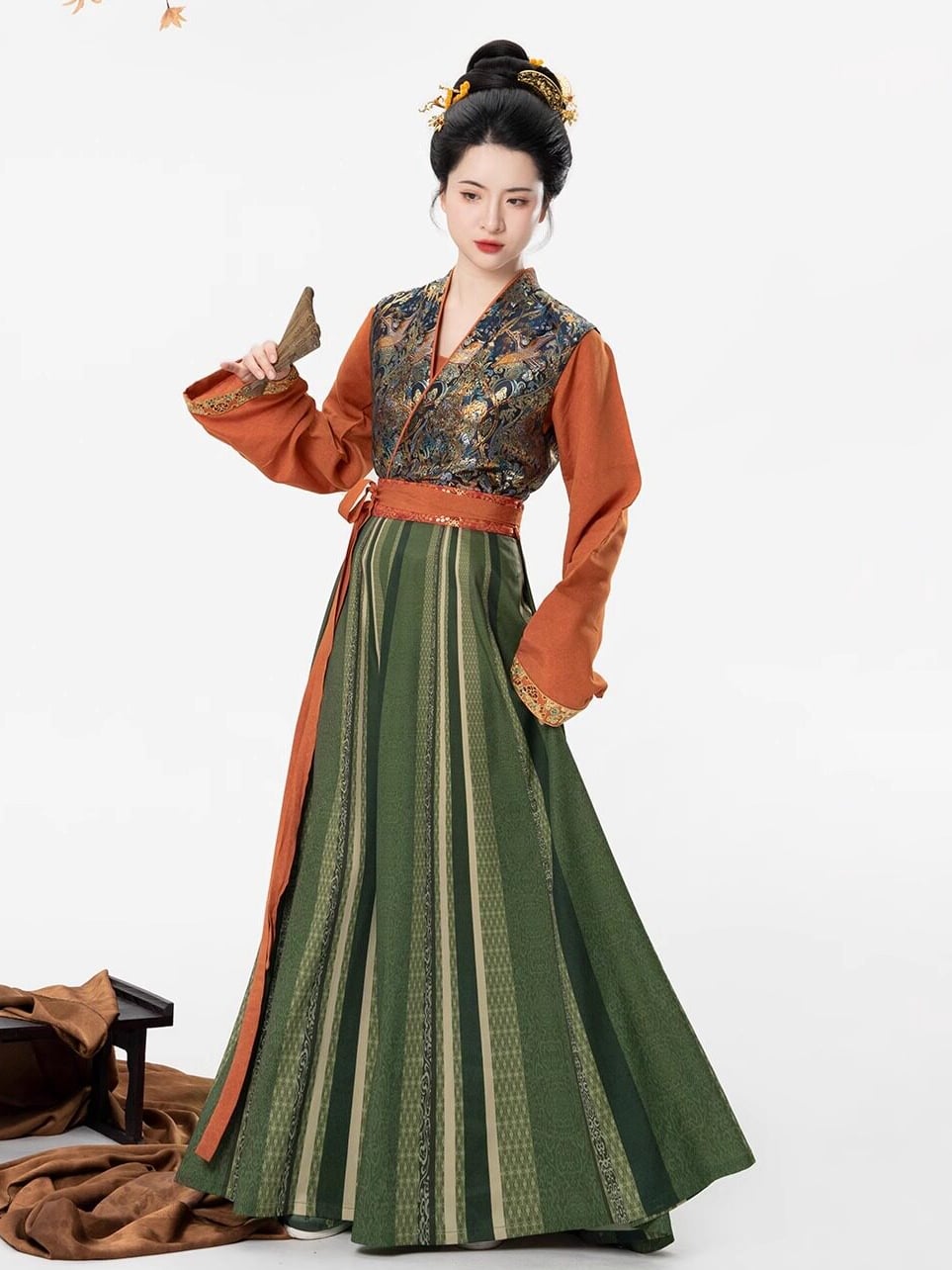 Tang Dynasty Hanfu Skirt Set for Women – Beizi & Eight-Panel Skirt
