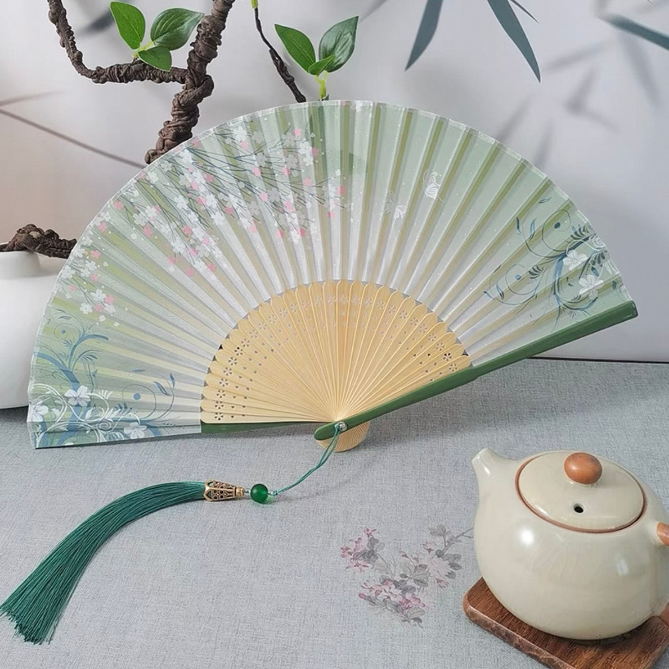 Pear Traditional Chinese Folding Hand Fan