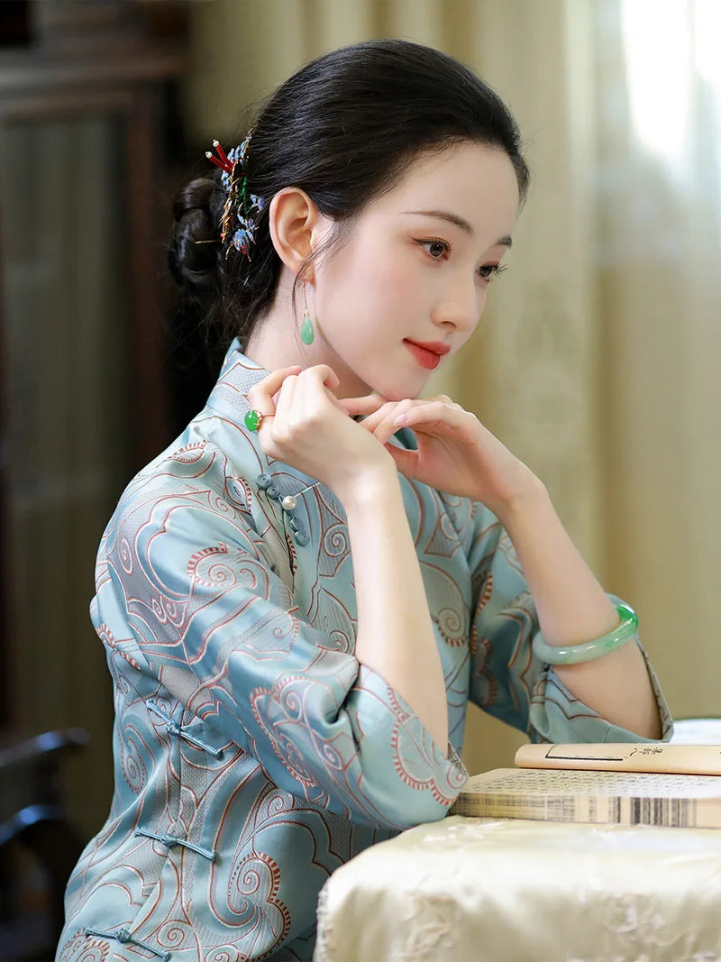 Elegant loose cheongsam with Art Deco pattern and relaxed vintage silhouette