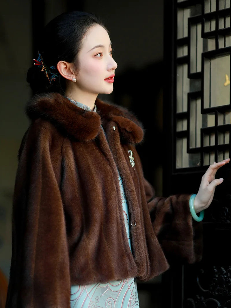 Elegant loose cheongsam with Art Deco pattern and relaxed vintage silhouette