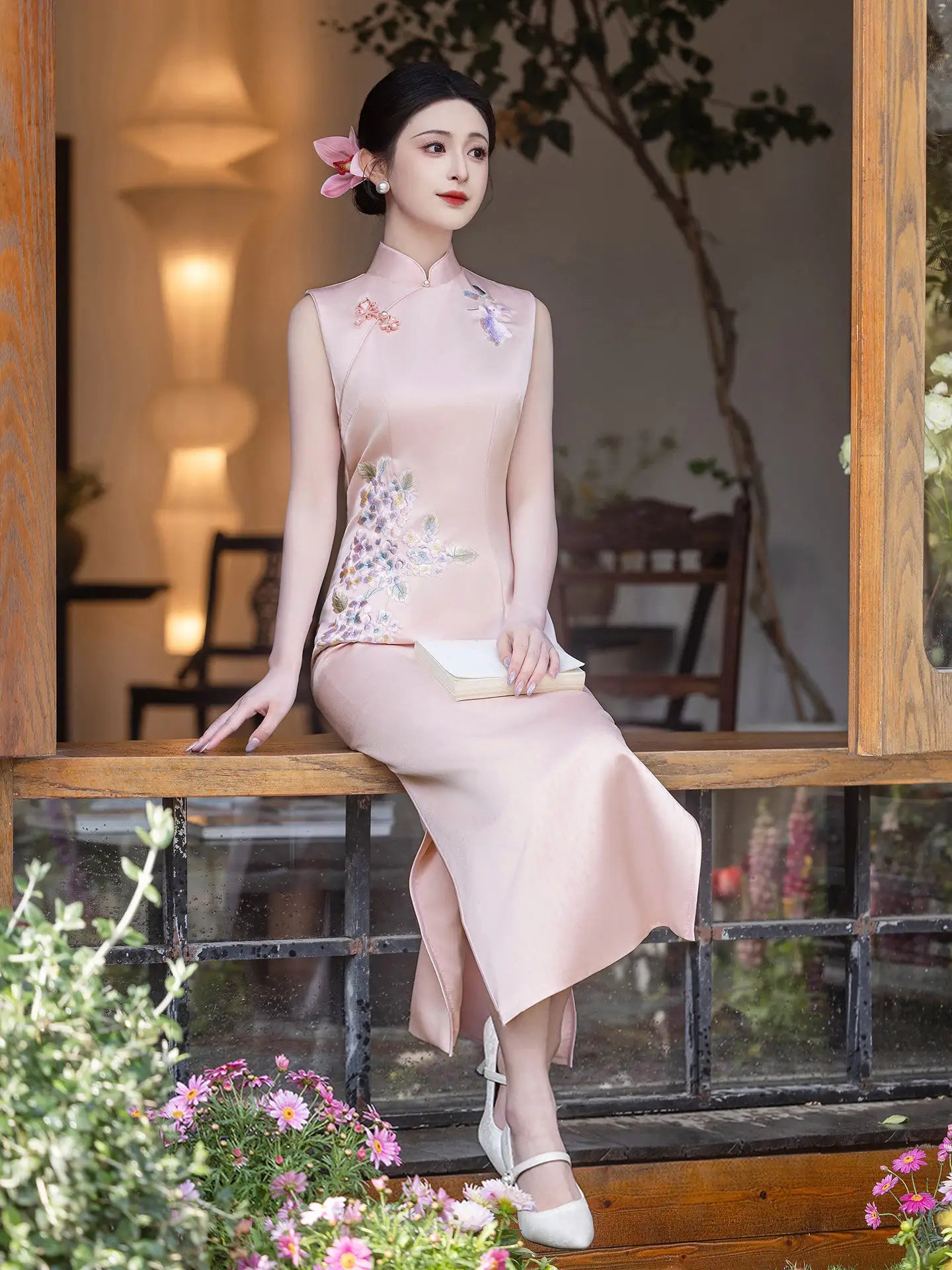 Luxury Embroidered New Chinese Style Sleeveless Qipao Dress
