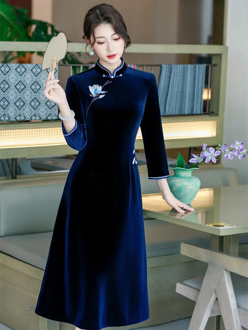 Midnight Blue Long Sleeve A Line Velvet Qipao With Foral Embroidery