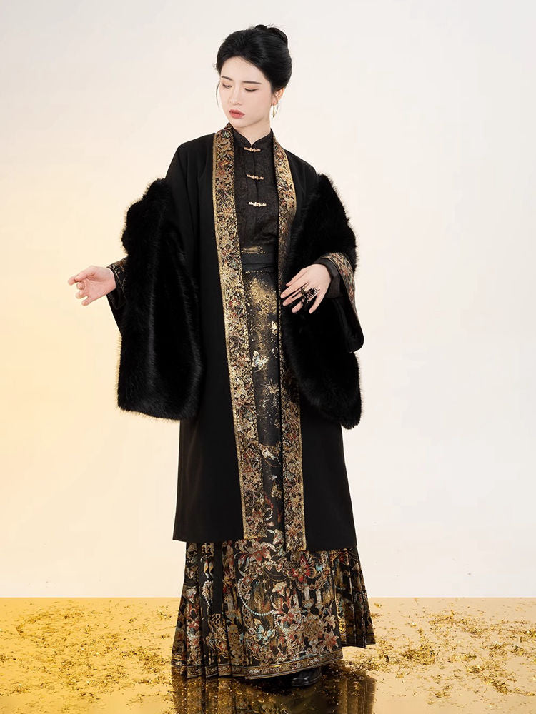 Ming-Style Hanfu Coat with Fur Shawl