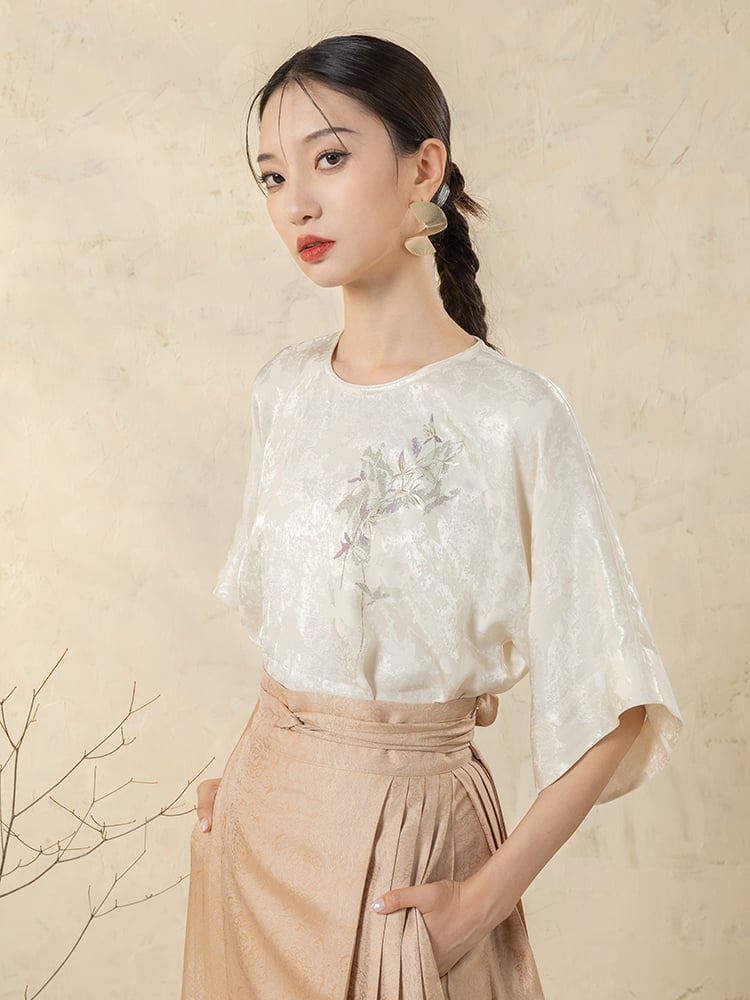 Modern Hanfu Top Women’s Embroidered T-shirt